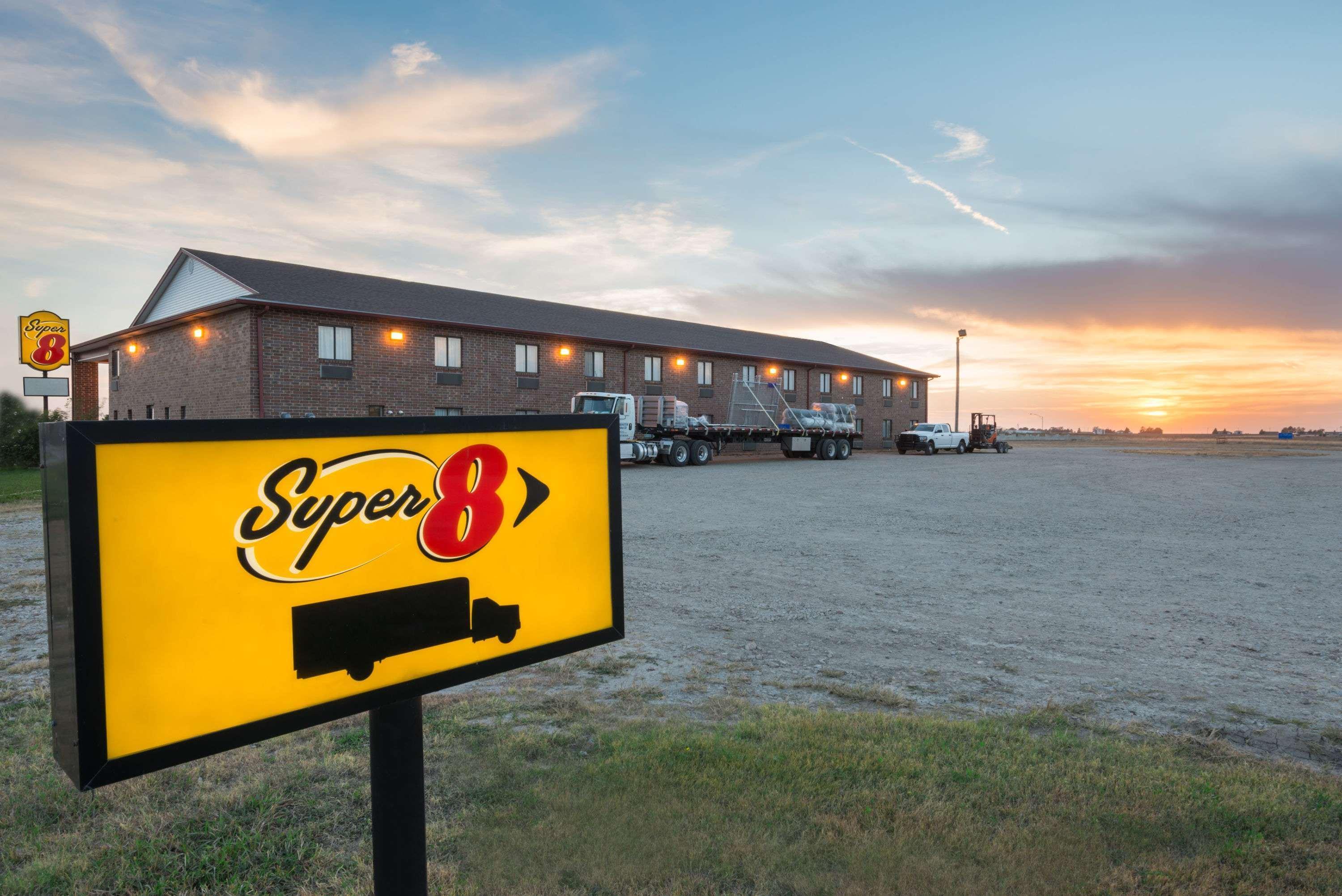 Super 8 By Wyndham Wakeeney Exterior foto