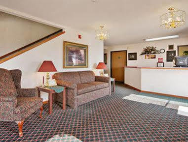 Super 8 By Wyndham Wakeeney Interior foto