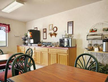 Super 8 By Wyndham Wakeeney Restaurant foto